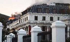 SOUTH AFRICA-CAPE TOWN-PARLIAMENT FIRE-FLARING UP