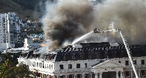 SOUTH AFRICA-CAPE TOWN-PARLIAMENT FIRE-FLARING UP