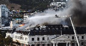 SOUTH AFRICA-CAPE TOWN-PARLIAMENT FIRE-FLARING UP