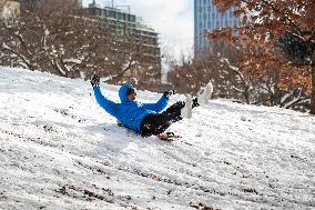 U.S.-NEW YORK-SNOWFALL