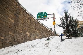 U.S.-NEW YORK-SNOWFALL