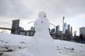 U.S.-NEW YORK-SNOWFALL