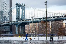 U.S.-NEW YORK-SNOWFALL