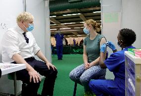 BRITAIN-AYLESBURY-PM-VACCINATION CENTER-VISIT