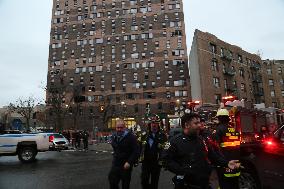 U.S.-NEW YORK-APARTMENT BUILDING-MAJOR FIRE