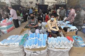 BANGLADESH-DHAKA-MASK-MARKET