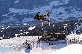 (SP)SWITZERLAND-LAAX-SNOWBOARD WORLD CUP-HALFPIPE