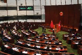 CHINA-HONG KONG-7TH-TERM LEGCO MEMBERS-OATH-TAKING CEREMONY (CN)