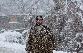 KASHMIR-SRINAGAR-SNOWFALL