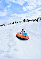 #CHINA-HOLIDAY-WINTER FUN (CN)