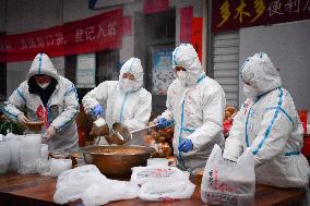 CHINA-SHAANXI-XI'AN-COVID-19-SHARED KITCHEN (CN)