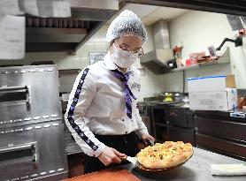 CHINA-SHAANXI-XI'AN-COVID-19-CATERING BUSINESS-RESUMPTION (CN)