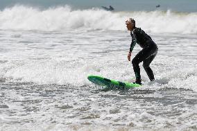 NEW ZEALAND-WELLINGTON-SUMMER-SURFING