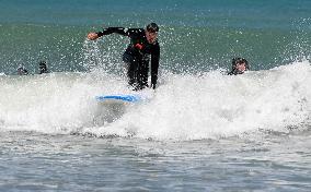 NEW ZEALAND-WELLINGTON-SUMMER-SURFING