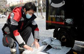 CHINA-SHAANXI-XI'AN-COVID-19-POSTAL & EXPRESS DELIVERY-RESUMPTION (CN)