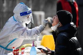 CHINA-SHAANXI-XI'AN-COVID-19-CONTAINMENT MEASURES