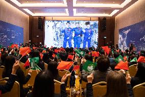 CHINA-ASTRONAUTS-SPACE-EARTH TALK-YOUTH (CN)