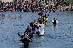 XINHUA-PICTURES OF THE YEAR 2021-WORLD NEWS