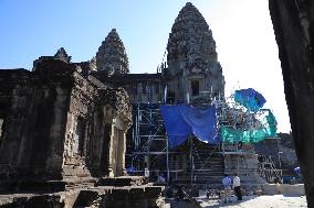 CAMBODIA-SIEM REAP-ANGKOR WAT-CENTRAL TOWER-RESTORATION