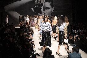 PFW - Chanel Runway Jill Kortleve