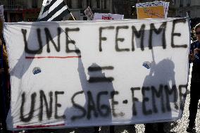 Demonstration Of Midwives On Strike - Paris