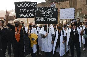 Demonstration Of Midwives On Strike - Paris