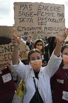 Demonstration Of Midwives On Strike - Paris