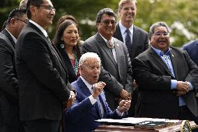 Joe Biden signs the proclamations - Washington