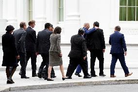 Joe Biden signs the proclamations - Washington