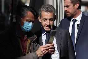 Nicolas Sarkozy Dedicates His New Book Promenades - Bordeaux