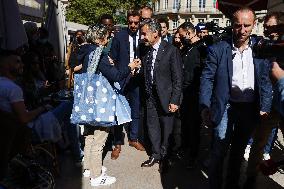 Nicolas Sarkozy Dedicates His New Book Promenades - Bordeaux