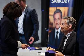 Nicolas Sarkozy Dedicates His New Book Promenades - Bordeaux