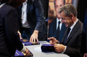 Nicolas Sarkozy Dedicates His New Book Promenades - Bordeaux