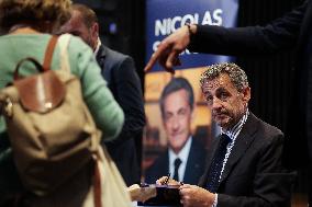 Nicolas Sarkozy Dedicates His New Book Promenades - Bordeaux