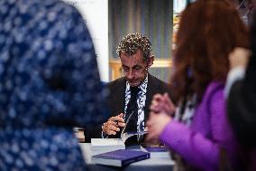 Nicolas Sarkozy Dedicates His New Book Promenades - Bordeaux