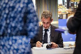 Nicolas Sarkozy Dedicates His New Book Promenades - Bordeaux