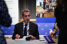 Nicolas Sarkozy Dedicates His New Book Promenades - Bordeaux