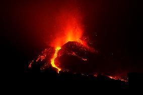 View Of Cumbre Vieja Volcano Eruption - La Palma