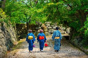 Walking around the castle town in a kimono
