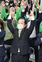 Nago mayor re-elected in Okinawa