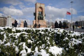 TURKEY-ISTANBUL-SNOWFALL