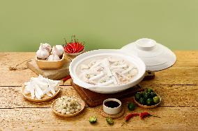 CHINA-HAINAN-COCONUT CHICKEN HOTPOT (CN)