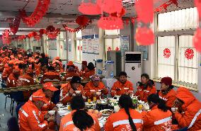 CHINA-ANHUI-HEFEI-SANITATION WORKERS-REUNION DINNER (CN)