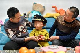 (FOCUS)CHINA-SHANXI-RAILWAY WORKERS-FATHER AND SON (CN)