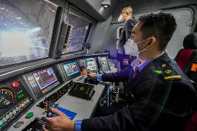 (FOCUS)CHINA-SHANXI-RAILWAY WORKERS-FATHER AND SON (CN)