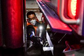 (FOCUS)CHINA-SHANXI-RAILWAY WORKERS-FATHER AND SON (CN)