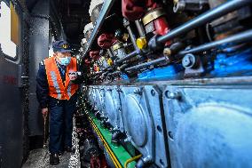 (FOCUS)CHINA-SHANXI-RAILWAY WORKERS-FATHER AND SON (CN)