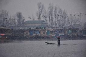 KASHMIR-WEATHER/SNOW