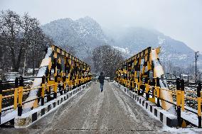 KASHMIR-WEATHER/SNOW