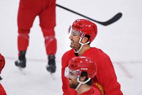 (BEIJING 2022)CHINA-BEIJING-OLYMPIC WINTER GAMES-ICE HOCKEY-MEN-TRAINING-YE JINGUANG